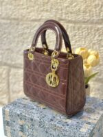 ⁦ليدي ديور شوكلت🍫 لامع،22 سم ،مع علبة.⁩ - الصورة ⁦4⁩