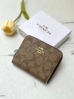 ⁦جزدان coach بني صغير 🤎⁩ - الصورة ⁦2⁩