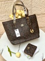 ⁦كوتش بني بكج(حقيبة+جزدان نقود)⁩ - الصورة ⁦2⁩