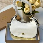 شنتة كوتش كارمن ابيض قاعدة 20سم مع علبة