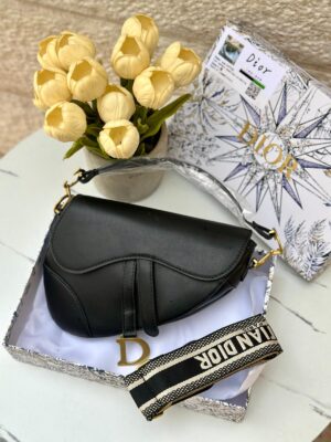 ديور سادل اسود، مع علبة 🖤