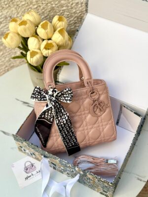 ليدي ديورpink مَت،مع علبة،22سم 🎀