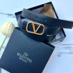 حزام Valentino مع علبة مختوم