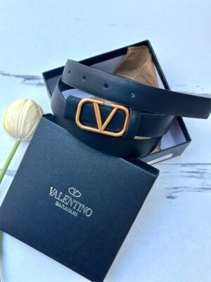 حزام Valentino مع علبة مختوم