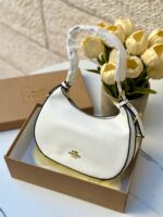 ⁦شنتة كوتش كارمن ابيض قاعدة 20سم مع علبة⁩ - الصورة ⁦3⁩