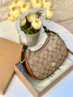 ⁦شنتة كوتش كارمن كمل قاعدة 20سم مع علبة⁩ - الصورة ⁦3⁩