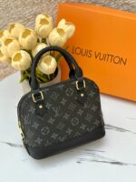 ⁦شنتة LV اسود، مع علبة 🖤⁩ - الصورة ⁦3⁩