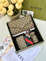 بكج gucci 💚 قاعدة 21سم، 4 قطع +حزام كروس