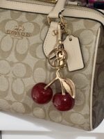 ⁦مدالية كوتش الكرزة / مختومة 🍒⁩ - الصورة ⁦5⁩