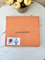 ⁦بكج LV 🤎 قاعدة 22سم، 4 قطع + حزام كروس⁩ - الصورة ⁦4⁩