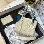 بكج DIOR بيج فاتح ، حقيبة ميني + محفظة + ماديليا النجمة + حزامين (حزام جلد +حزام سلسلة) + وشاح