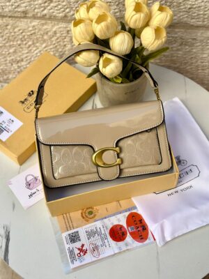 حقيبة كوتش فلاب اصدار 3d بيج لامع 27سم