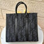 DIOR كبير معرق غامق