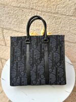 DIOR كبير معرق غامق