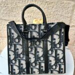 DIOR كبير معرق فاتح