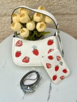 حقيبة كوتش مع محفظة 🍓🤍 قاعدة 22سم