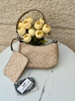 ⁦حقيبة كوتش مع محفظة 💋🤎 قاعدة 22سم⁩ - الصورة ⁦4⁩