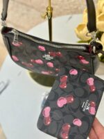 ⁦حقيبة كوتش مع محفظة 🍒🖤 قاعدة 22سم⁩ - الصورة ⁦4⁩