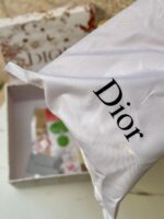 ⁦حقيبة ديور جلد حية، عسلي، اكسسوار ذهبي مع احجار الزركون، قاعدة 26سم ، مع حزام طويل⁩ - الصورة ⁦8⁩