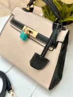 ⁦هيرمز ميني كيلي مختوم، قاعدة 20سم، مع حزام طويل وقفل ومفتاح⁩ - الصورة ⁦7⁩