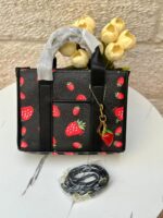حقيبة توت باج من كوتش 🍓🖤 قاعدة 25سم