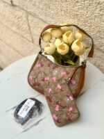 ⁦حقيبة كوتش مع محفظة 🍒🤎 قاعدة 22سم⁩ - الصورة ⁦3⁩