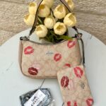 حقيبة كوتش مع محفظة 💋🤎 قاعدة 22سم