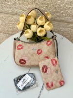 حقيبة كوتش مع محفظة 💋🤎 قاعدة 22سم