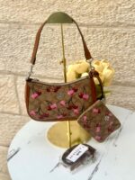 ⁦حقيبة كوتش مع محفظة 🍒🤎 قاعدة 22سم⁩ - الصورة ⁦2⁩