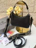 ⁦حقيبة كوتش كروس قاعدة 23سم🖤 مع 3 احزمة: -حزام يد صغير -حزام كروس جلد طويل -حزام كروس قماش طويل⁩ - الصورة ⁦3⁩