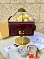 ⁦حقيبة كوتش فلاب اصدار 3d عنابي 🍇 لامع 27سم⁩ - الصورة ⁦3⁩