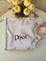 ⁦حقيبة ديور جلد حية، عسلي، اكسسوار ذهبي مع احجار الزركون، قاعدة 26سم ، مع حزام طويل⁩ - الصورة ⁦7⁩