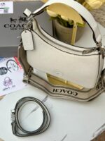 ⁦حقيبة كوتش كروس قاعدة 23سم🤍 مع 3 احزمة: -حزام يد صغير -حزام كروس جلد طويل -حزام كروس قماش طويل⁩ - الصورة ⁦3⁩