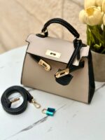 ⁦هيرمز ميني كيلي مختوم، قاعدة 20سم، مع حزام طويل وقفل ومفتاح⁩ - الصورة ⁦5⁩