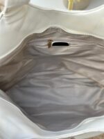 ⁦ysl كبير مع جزدان اضافي 🤍 ابيض⁩ - الصورة ⁦5⁩