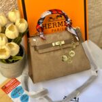 حقيبة ايرمز كيلي كاكي شمواه، قاعدة 25سم مع وشاح واكسسوار