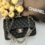 حقيبة شانيل كلاسيك فلاب ، قاعدة 25سم مع علبة