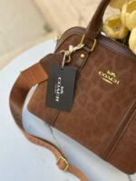 ⁦حقيبة كوتش waterproof قاعدة 27سم⁩ - الصورة ⁦4⁩