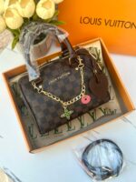 حقيبة LOUIS VUITTON بُني مربعات ، قاعدة 22سم