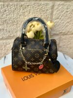 حقيبة LOUIS VUITTON بُني ، قاعدة 22سم