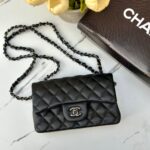 حقيبة شانيل ميني ، قاعدة 22سم هاردوير فضي مع علبة