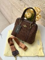 ⁦حقيبة كوتش waterproof قاعدة 27سم⁩ - الصورة ⁦2⁩