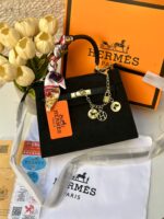 ⁦حقيبة ايرمز كيلي اسود شمواه، قاعدة 25سم مع وشاح واكسسوار⁩ - الصورة ⁦2⁩