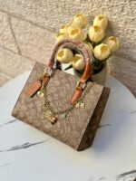 ⁦حقيبة Coach Rogue مع مداليا السلسلة وحزام اضافي طويل قاعدة 25سم⁩ - الصورة ⁦2⁩