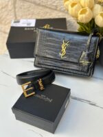 ⁦بكج (حقيبة+حزام) ysl اسود 🖤 الحقيبة قاعدة 23سم مع علبة الحزام مختوم ومع علبة⁩ - الصورة ⁦3⁩
