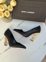 ⁦YSL هيلز اسود، مغلق كامل، جلد مت، كعب ذهبي ♥️🖤⁩ - الصورة ⁦3⁩