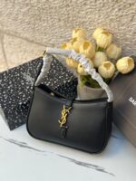 ⁦بكج YSL هوبو مع هيلز مغلق، جلد مَت ⚫️⁩ - الصورة ⁦6⁩