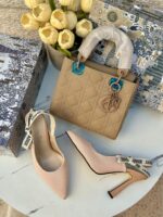 ⁦بكج Dior بيج ، حقيبة قاعدة 25سم + حذاء ارتفاع 7سم⁩ - الصورة ⁦3⁩